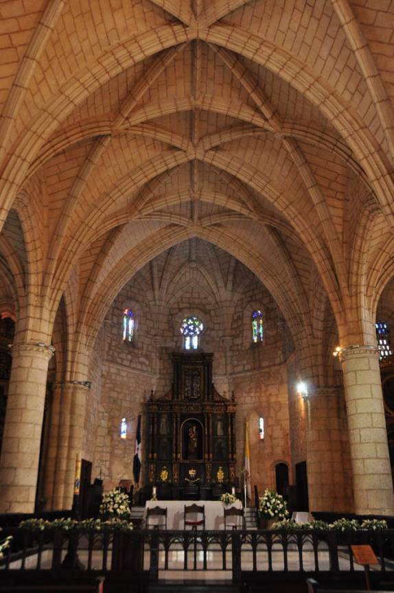 Interior da Catedral Primada de America, a mais antiga do continente, em Santo Domingo, capital da República Dominicana